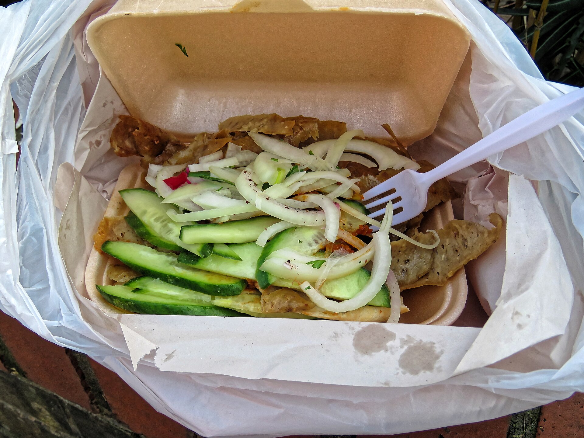 Klassischer Döner im Fladenbrot